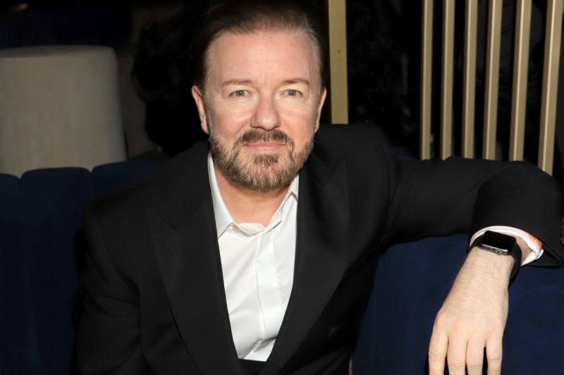 ricky-gervais-posts-toothless-new-years-eve-selfie