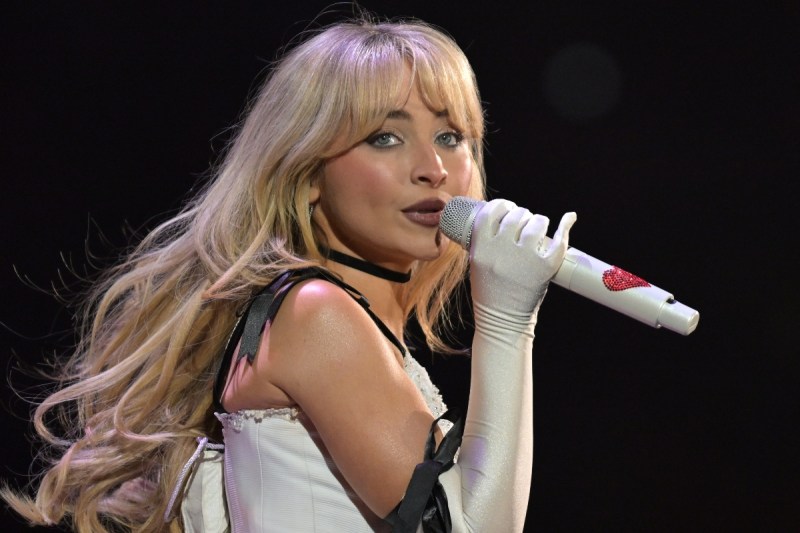 sabrina-carpenter-remixes-nonsense-outro-for-rockin-new-years-eve