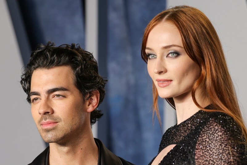 sophie-turners-kids-spending-christmas-with-her-in-england-amid-joe-jonas-divorce