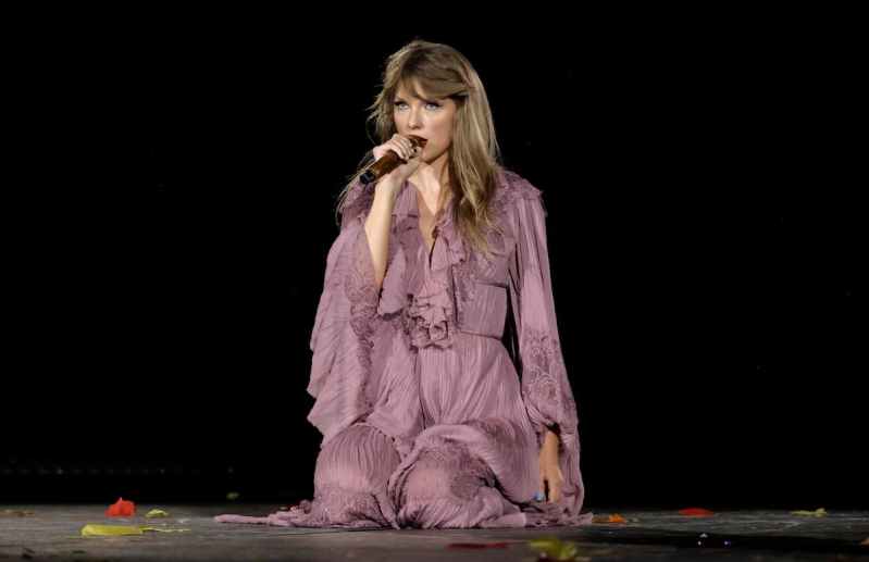 Taylor Swift Heckled by Ravens Fans While Entering Stadium for Chiefs Game