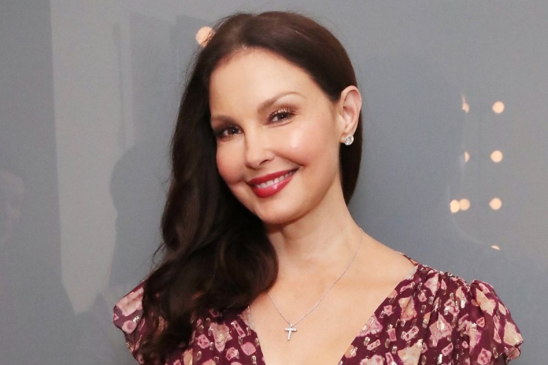 anderson-cooper-ashley-judd-share-tearful-moment-remembering-family-lost-to-suicide