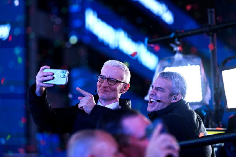 anderson-cooper-bursts-into-giggles-playing-drinking-game-with-andy-cohen-on-nye-broadcast