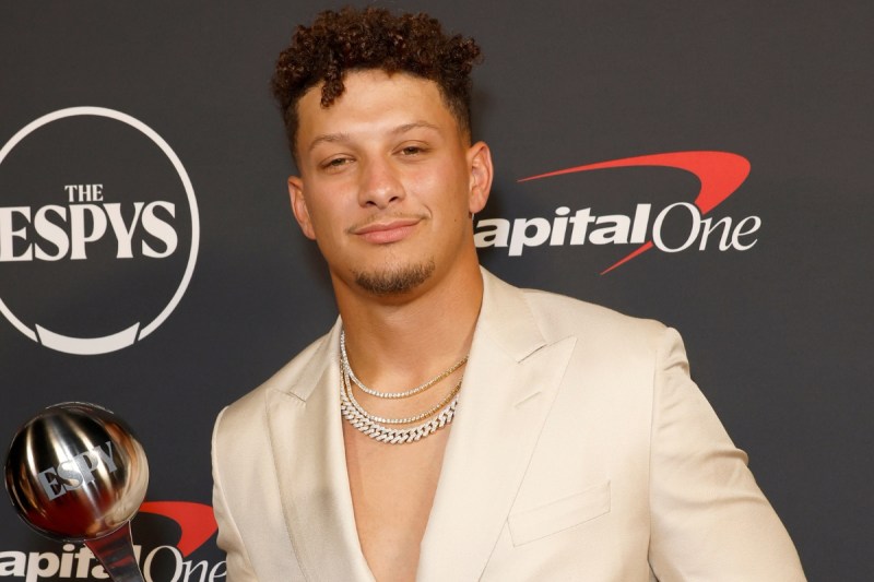 attention-amid-taylor-swift-romance-hasnt-changed-travis-kelce-patrick-mahomes-says