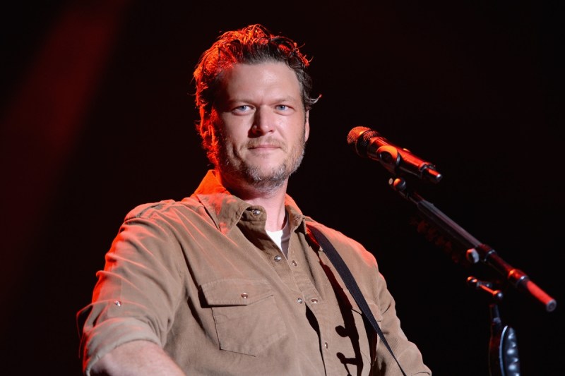 blake-shelton-fans-enraged-by-pre-recorded-nye-performance