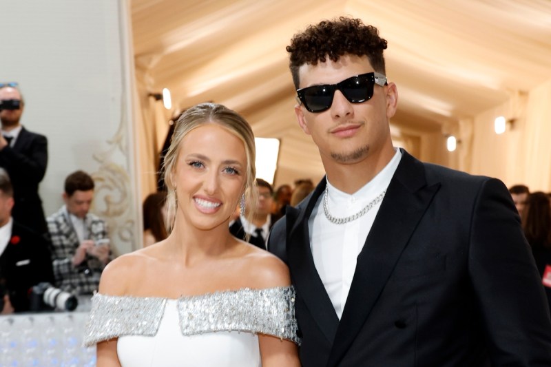 brittany-mahomes-slammed-for-high-horse-attitude-toward-stadium-staff-at-chiefs-game