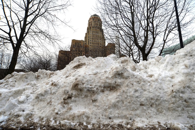 buffalo-bills-and-pittsburgh-steelers-fans-dig-through-snow-to-find-seats