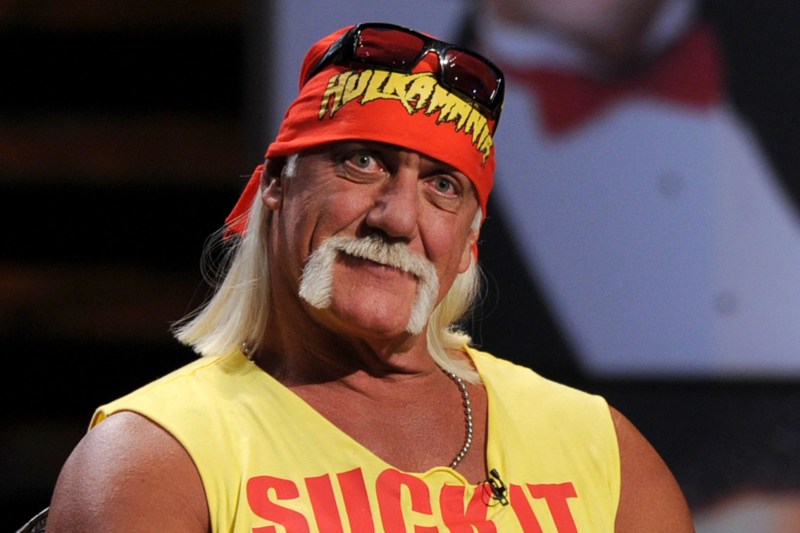 hulk-hogan-helps-teenage-driver-whose-car-flipped-on-the-highway