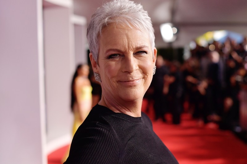 jamie-lee-curtis-drops-f-bombs-in-rant-aimed-at-critics-choice-awards-due-to-joke