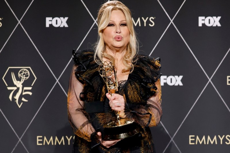 jennifer-coolidge-thanks-all-the-evil-gays-in-emmy-acceptance-speech
