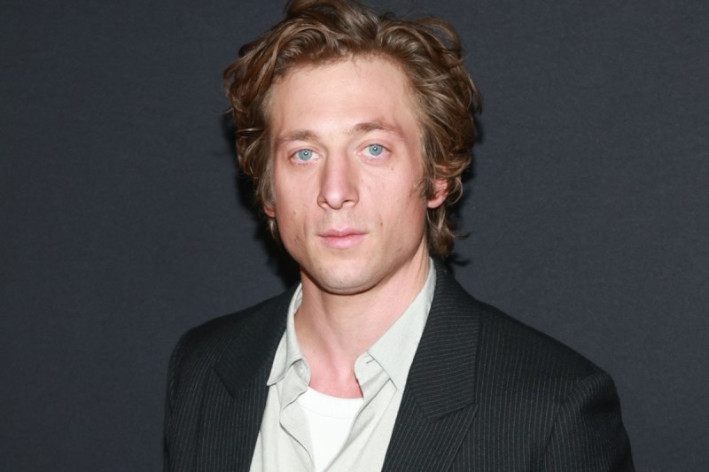 jeremy-allen-white-sparks-social-media-frenzy-with-risque-calvin-klein-campaign