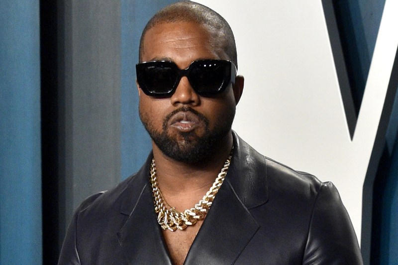 kanye-west-snatches-photographers-phone-after-question-about-bianca-censori