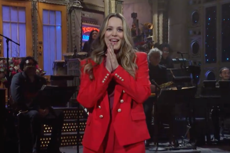 mean-girls-fans-go-wild-after-rachel-mcadams-surprise-appearance-on-snl