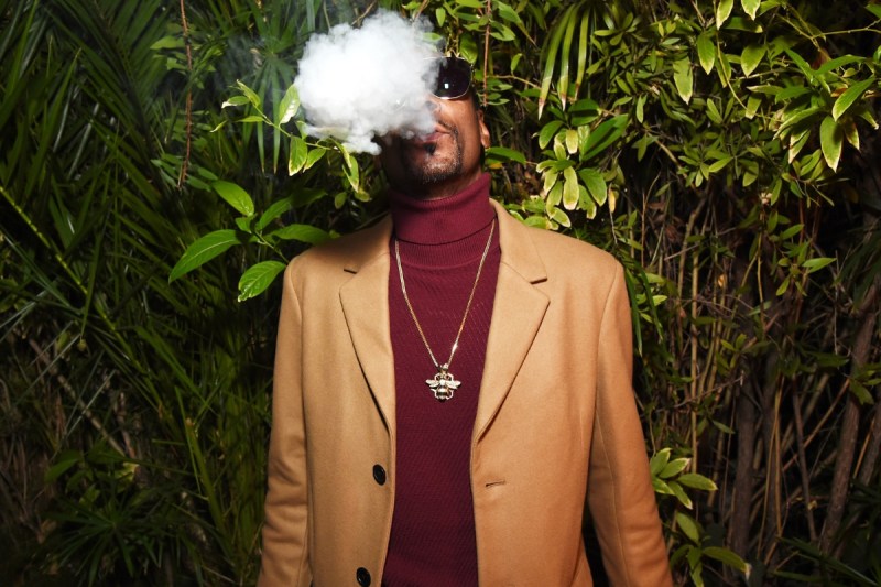 snoop-dogg-once-made-michael-jackson-mad-by-blowing-weed-smoke-on-him