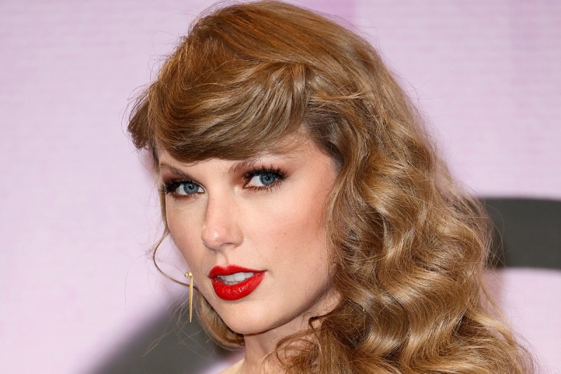 taylor-swift-booed-by-bills-fans-at-chiefs-game-swifties-clap-back