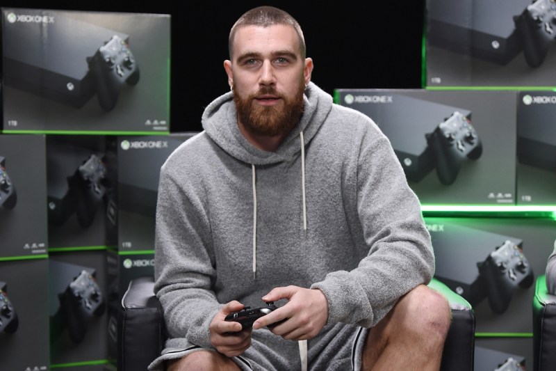 travis-kelce-donates-25000-meals-to-underprivileged-kids-in-kansas-city