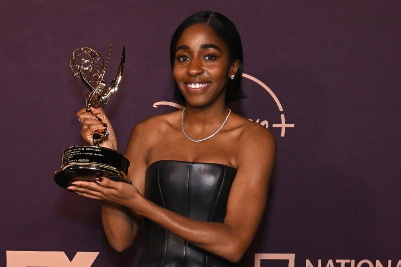 ayo-edebiri-apologizes-for-stupid-jennifer-lopez-insults-during-snl-monologue