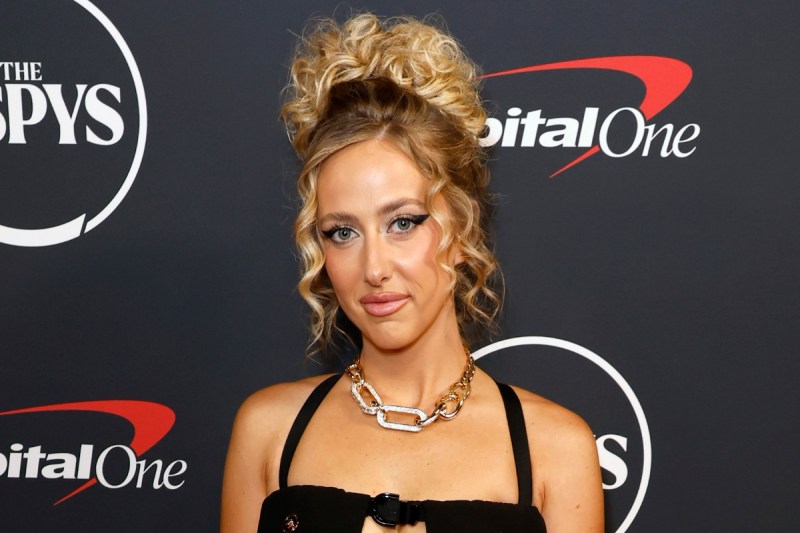 brittany-mahomes-named-sports-illustrated-swimsuit-rookie