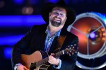 garth-brooks-offers-to-send-a-plane-if-travis-kelce-will-sing-friends-in-low-places-at-bar-opening