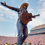 garth-brooks-wants-travis-kelce-to-sing-friends-in-low-places-at-his-new-bar