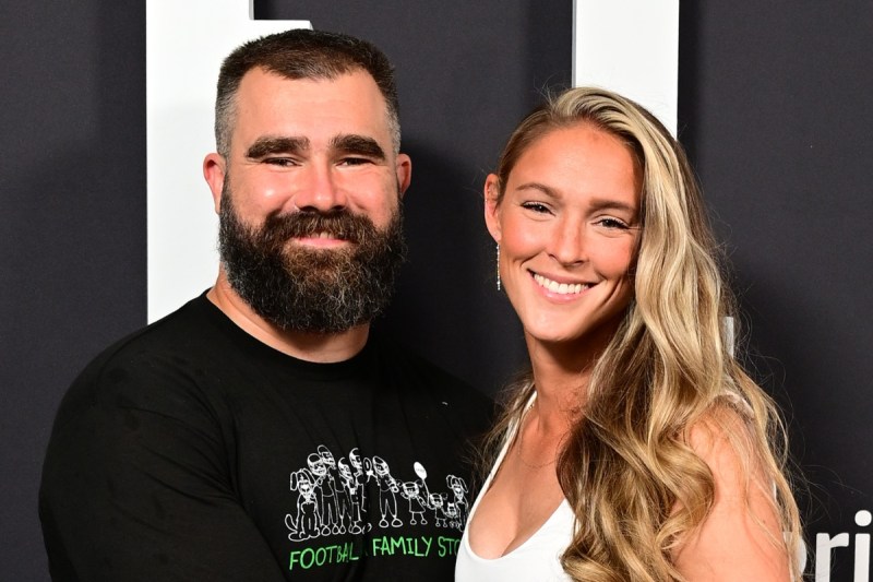 jason-kelce-eagles-teammates-recall-disastrous-first-date-with-wife-kylie