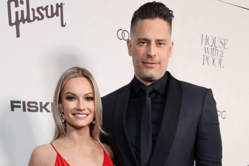 joe-manganiello-takes-new-relationship-public-following-sofia-vegara-split