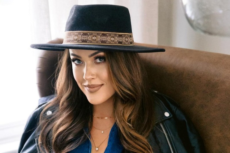 love-is-blind-star-chelsea-blackwell-roasted-for-saying-shes-megan-foxs-doppelganger