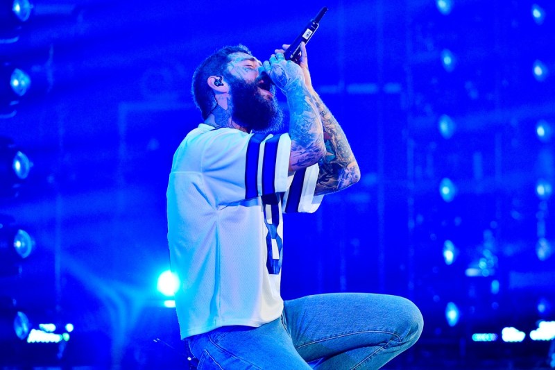 post-malone-loses-super-bowl-bet-got-tattoos-of-travis-kelce-and-patrick-mahomes-signatures