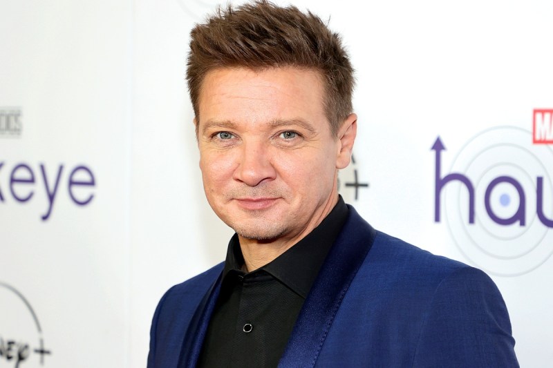 san-francisco-49ers-superfan-jeremy-renner-pumped-up-for-super-bowl-lviii