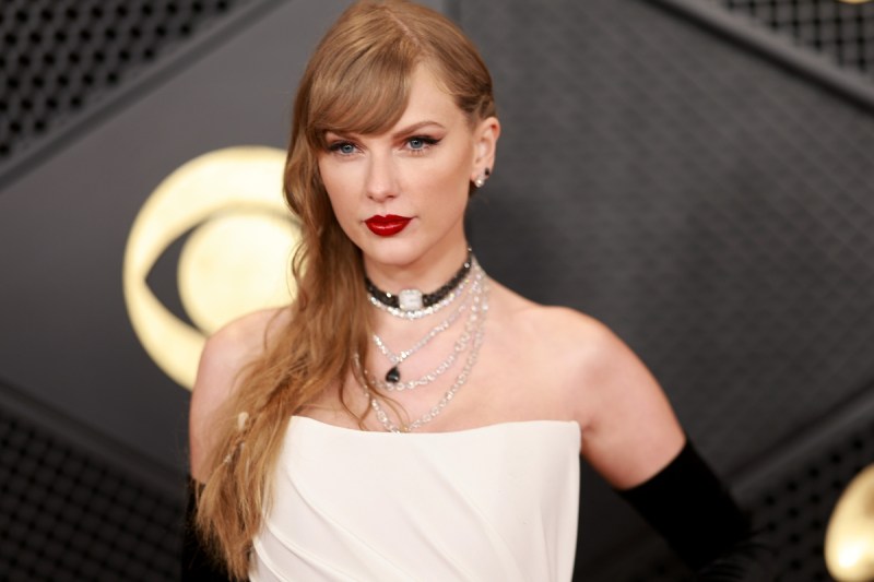 taylor-swift-fans-claim-new-album-is-a-nod-to-joe-alwyns-tortured-man-club