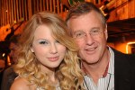 taylor-swifts-dad-allegedly-assaults-paparazzi-photographer-demands-apology