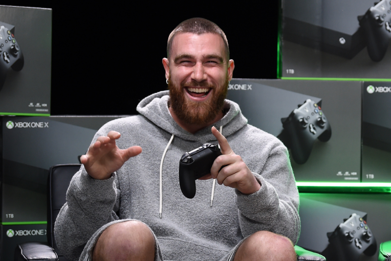 travis-kelce-reveals-why-he-wont-attend-the-2024-grammys-with-taylor-swift