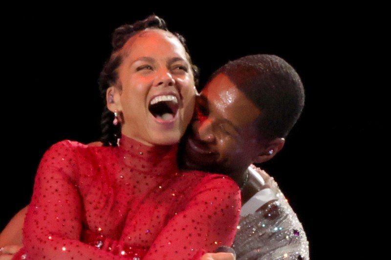 usher-defends-controversial-hug-with-alicia-keys-at-super-bowl