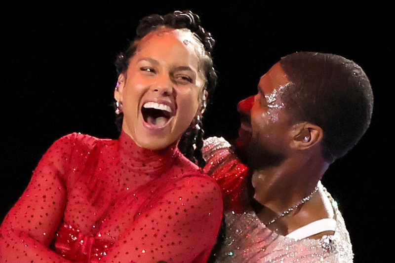 usher-says-he-and-alicia-keys-husband-laughed-at-fan-outrage-over-sultry-super-bowl-performance(Photo by Ethan Miller/Getty Images)