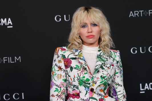 Miley Cyrus Was 'Fully Aware' of Sister Noah's Relationship With Mom Tish's Husband Dominic Purcell