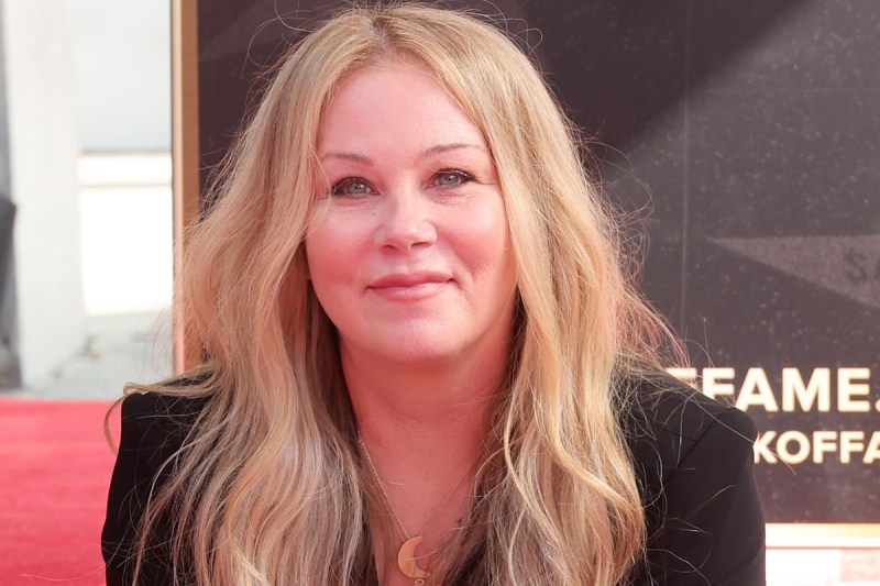 christina-applegate-admits-she-hasnt-showered-in-3-weeks-amid-pretty-bad-ms-relapse