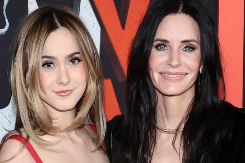 courteney-cox-daughter-coco-appear-to-have-heated-discussion-in-london-airport