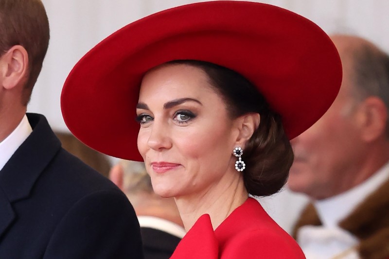 kate-middleton-accused-of-using-vogue-photoshoot-in-botched-family-photo