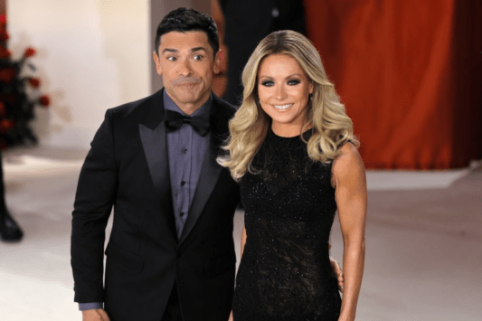 mark-consuelos-smirks-with-pride-after-kelly-ripa-admits-he-kept-her-awake-all-night