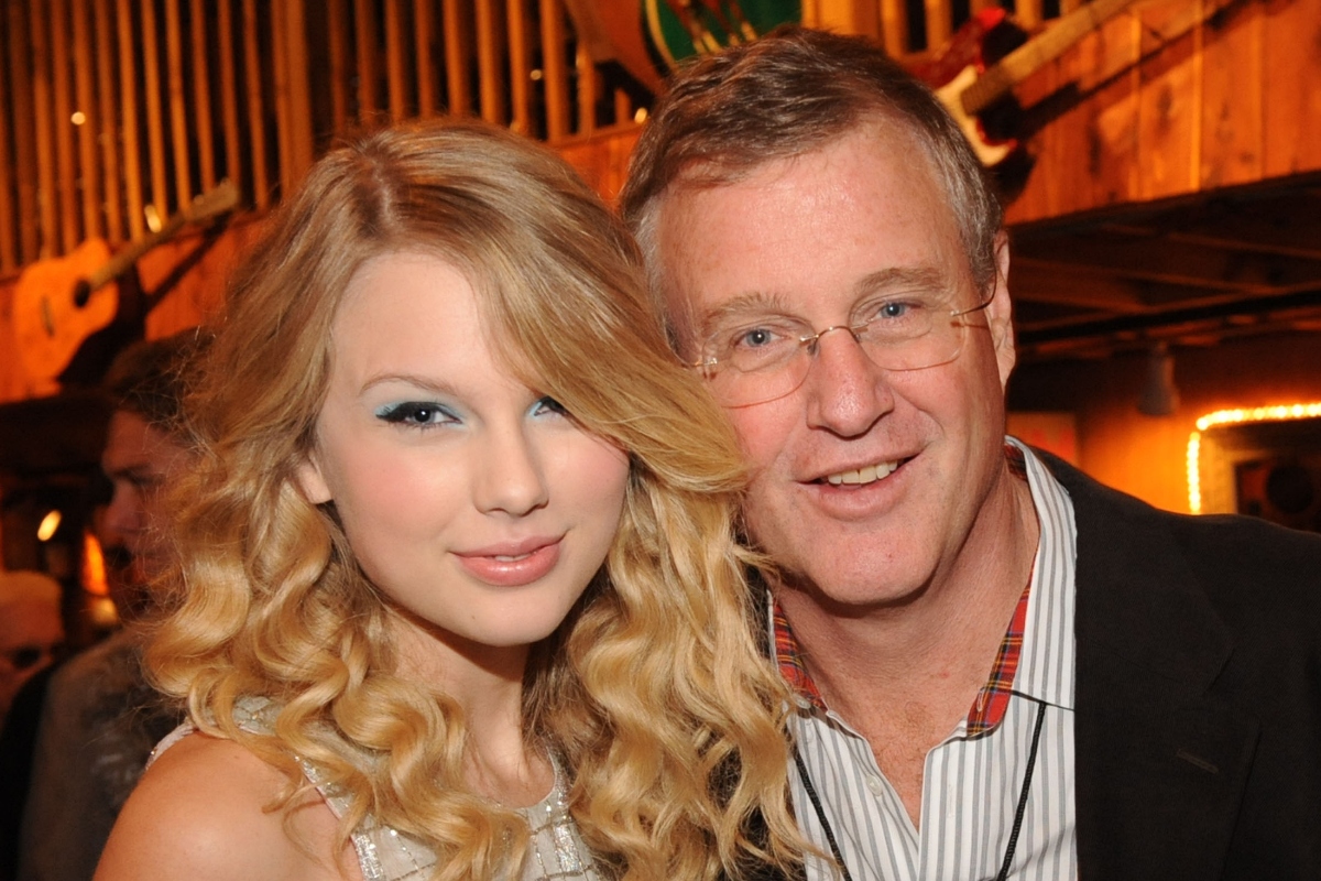 Taylor Swift's Dad Scott Escapes Charges After Assault of Paparazzi