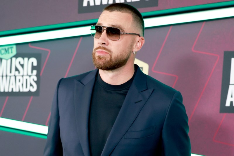 travis-kelce-arrives-in-singapore-with-friends-for-taylor-swift-eras-tour