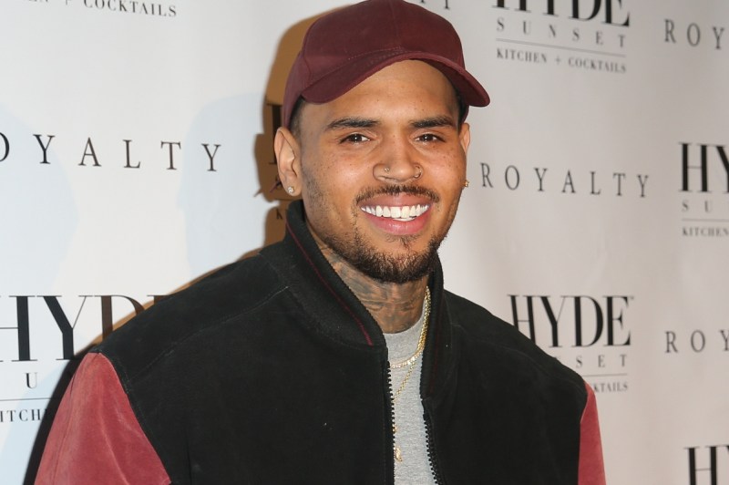 Chris Brown Roasts Unnamed Rapper in Rant, Fans Think Kanye