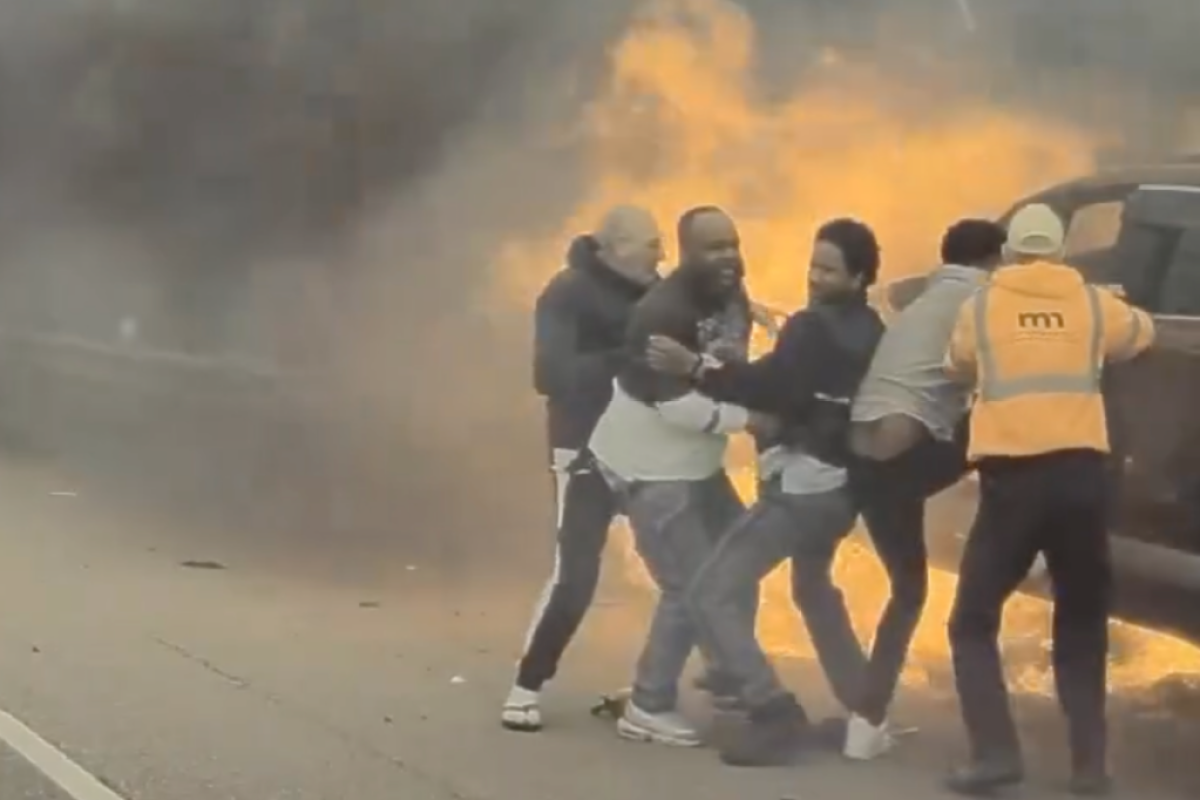 driver-saved-from-flaming-car-by-group-of-brave-good-samaritans-in-heart-pounding-video