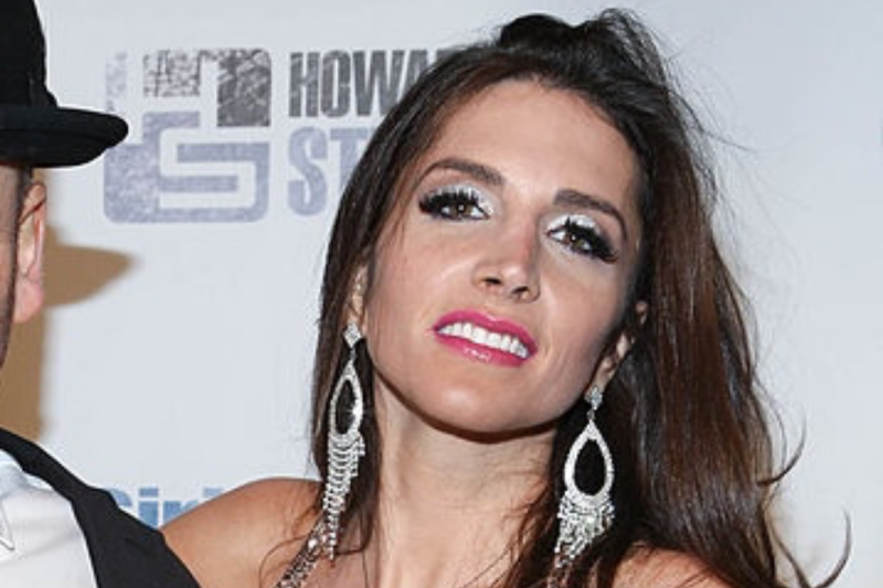 former-howard-stern-show-writer-elisa-jordana-arrested-after-beating-man-on-livestream