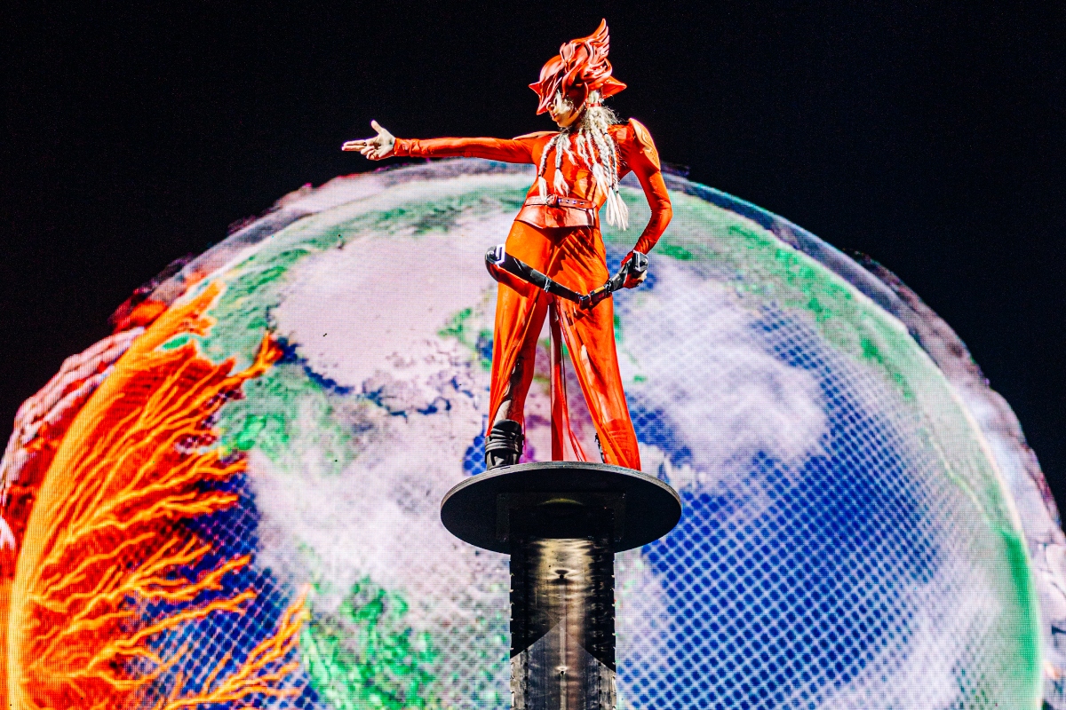 grimes-apologizes-for-wild-outburst-at-coachella-due-to-technical-difficulties