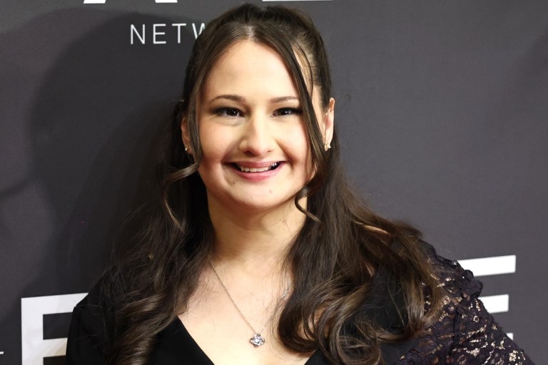 Gypsy Rose Blanchard Spends Time With ExFiancé Ken Urker Amid Divorce(02)