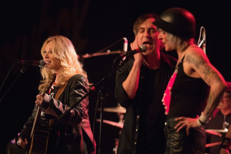 hearts-ann-and-nancy-wilson-recall-crazy-time-they-were-propositioned-by-eddie-and-alex-van-halen