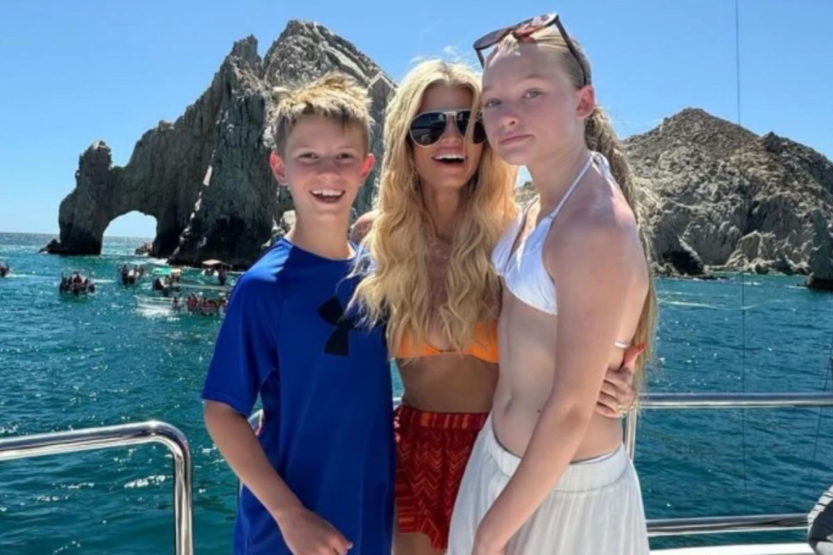 Jessica Simpson Flaunts Beach Body in Bikini on Spring Break Trip