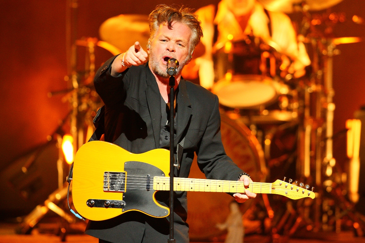 john-mellencamp-walks-off-stage-after-cursing-shouting-at-fans-during-ohio-concert