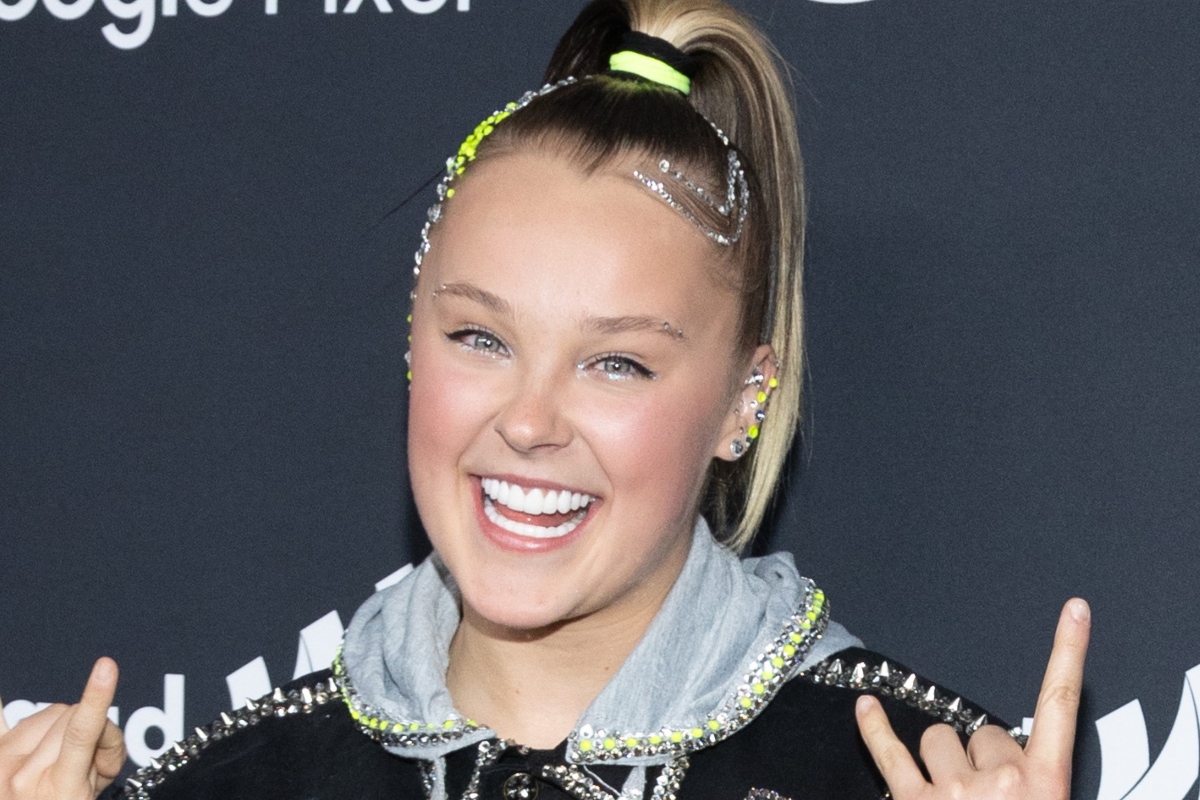 jojo-siwa-admits-shes-very-insecure-spent-50000-on-cosmetic-procedures