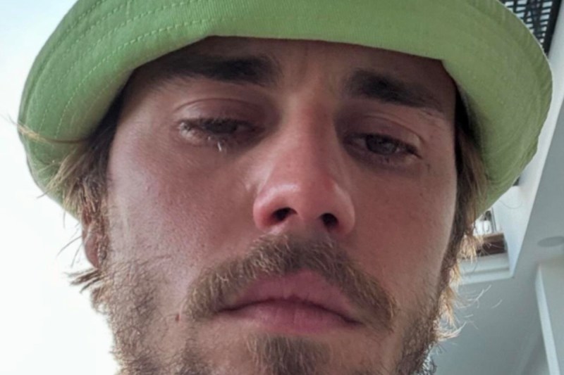 justin-bieber-posts-teary-eyed-photos-without-wife-hailey-fans-claim-she-broke-his-heart